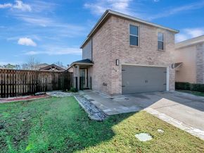 716  River Hill Lane , Fort Worth Texas 76114