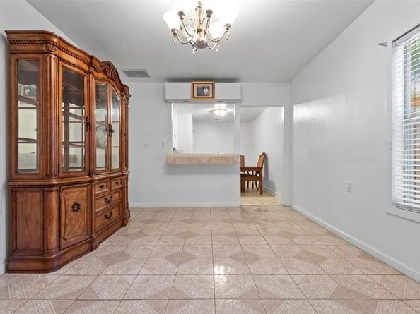 2821  Burchill Road S, Fort Worth Texas 76105