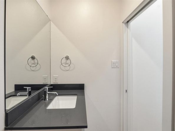 427 W 10th Street  101, Dallas Texas 75208