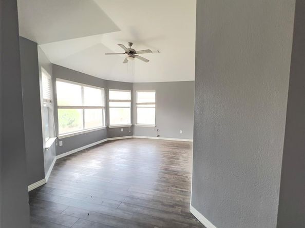 1005  Raspberry Lane , DeSoto Texas 75115