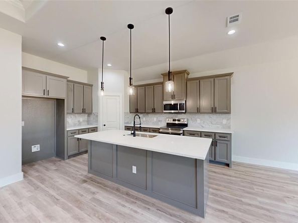 2825 S Grove Street , Fort Worth Texas 76104