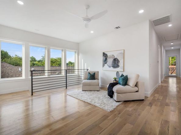 734  Cedar Hill Avenue , Dallas Texas 75208