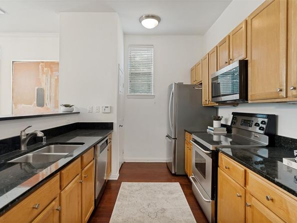 2305  Worthington Street  216, Dallas Texas 75204
