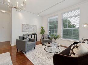 2305  Worthington Street  216, Dallas Texas 75204