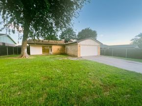 1037  Nancy Lane , Lancaster Texas 75134