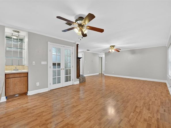 910  Kerry Street , Benbrook Texas 76126