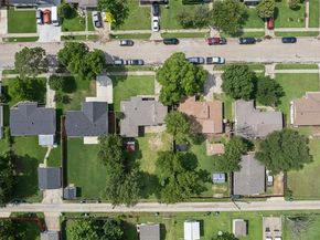 821  Travis Street , Garland Texas 75040