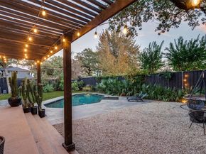 1518  Oak Knoll Street , Dallas Texas 75208