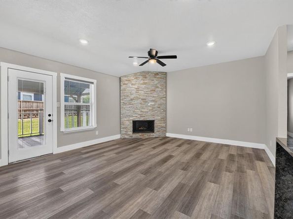716  River Hill Lane , Fort Worth Texas 76114