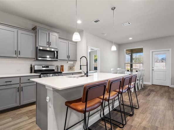 5525  Round Hill Road , Denton Texas 76210