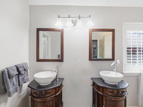 10112  Norman Court , Irving Texas 75063