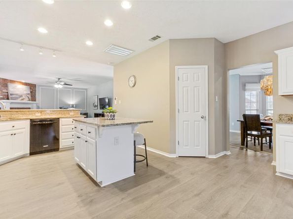 425  Baltusrol Circle , Garland Texas 75044
