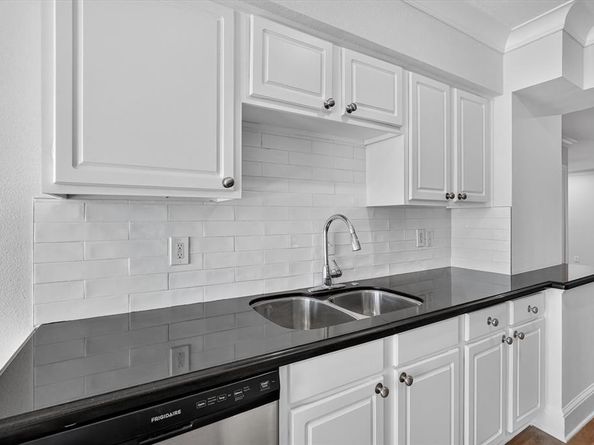 7734  Meadow Road  219, Dallas Texas 75230