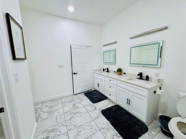 2902  Jim Street , Dallas Texas 75212