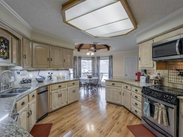 813  Shady Creek Drive , Kennedale Texas 76060