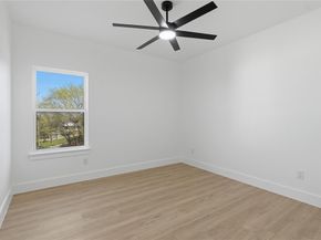 1402  Hutchins Avenue , Dallas Texas 75203