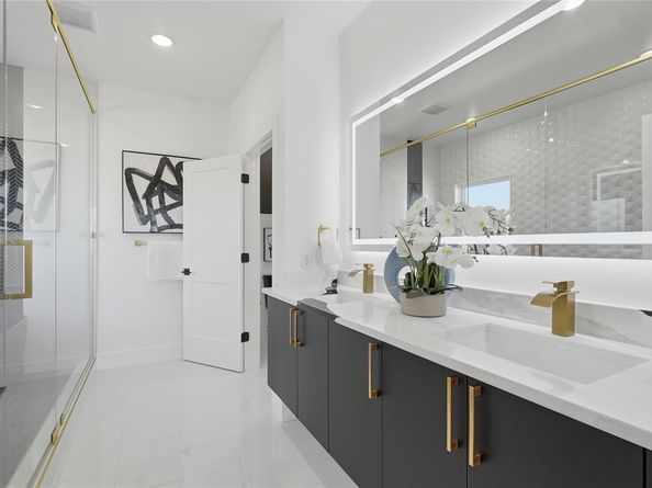 1402  Hutchins Avenue , Dallas Texas 75203