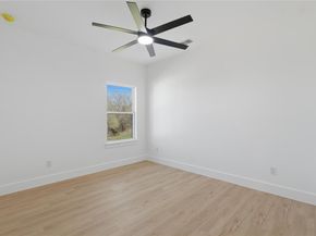 1402  Hutchins Avenue , Dallas Texas 75203