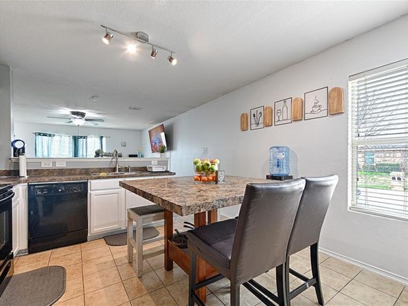 1653  Queens Brook Lane , Fort Worth Texas 76140