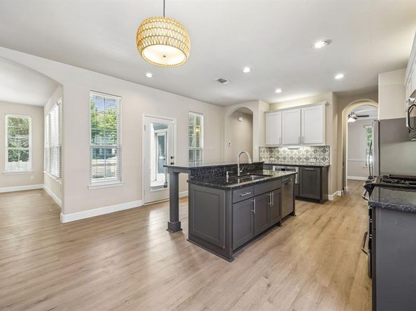 1000  Haley Court , Savannah Texas 76227