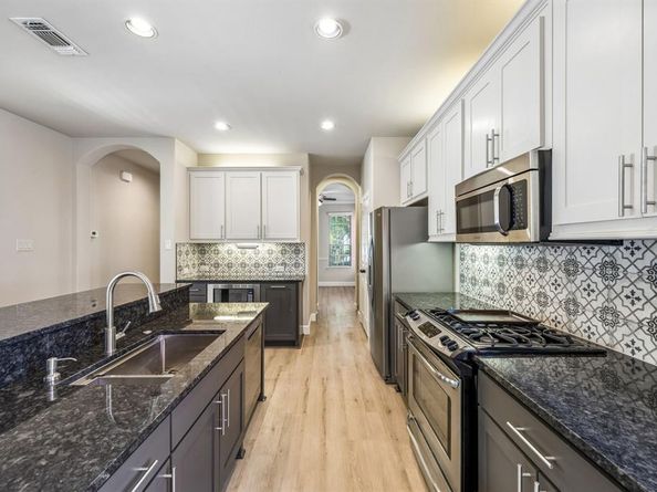 1000  Haley Court , Savannah Texas 76227