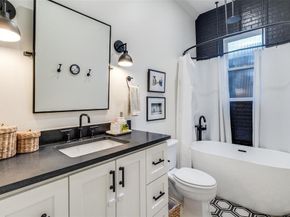 340 S Edgefield Avenue , Dallas Texas 75208