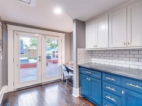 340 S Edgefield Avenue , Dallas Texas 75208