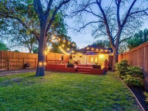 340 S Edgefield Avenue , Dallas Texas 75208