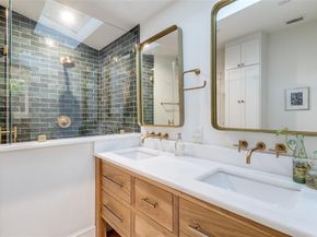 340 S Edgefield Avenue , Dallas Texas 75208