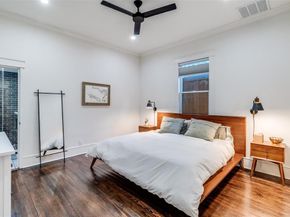 340 S Edgefield Avenue , Dallas Texas 75208