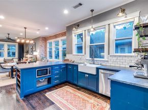340 S Edgefield Avenue , Dallas Texas 75208