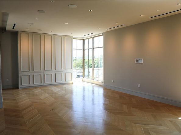 4205  Buena Vista Street  502, Dallas Texas 75205