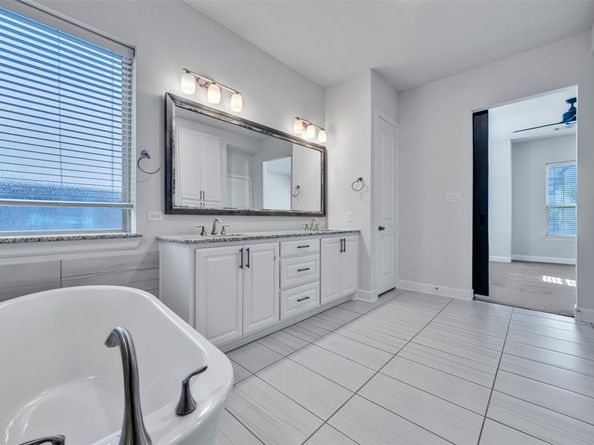 1401  Birds Fort Trail , Arlington Texas 76005