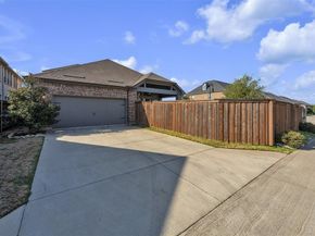 1401  Birds Fort Trail , Arlington Texas 76005