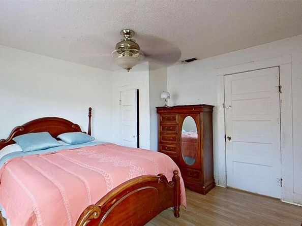 3237  Hanger Avenue , Fort Worth Texas 76105