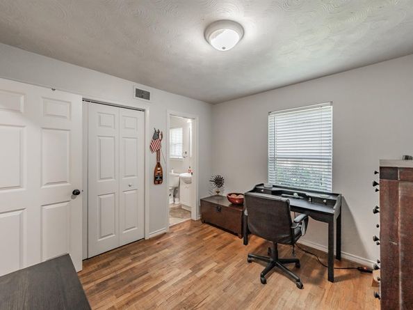 1718  Millmar Circle , Dallas Texas 75228