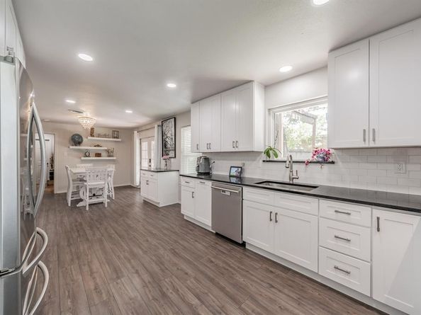 1718  Millmar Circle , Dallas Texas 75228