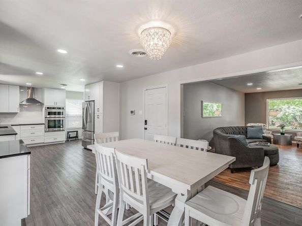 1718  Millmar Circle , Dallas Texas 75228
