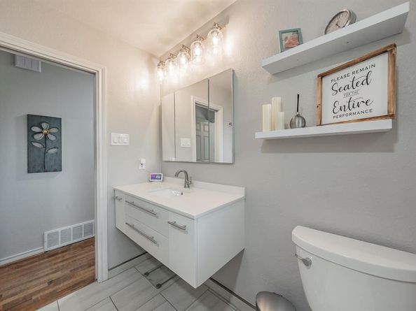 1718  Millmar Circle , Dallas Texas 75228
