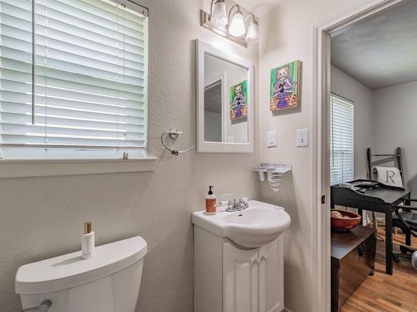 1718  Millmar Circle , Dallas Texas 75228