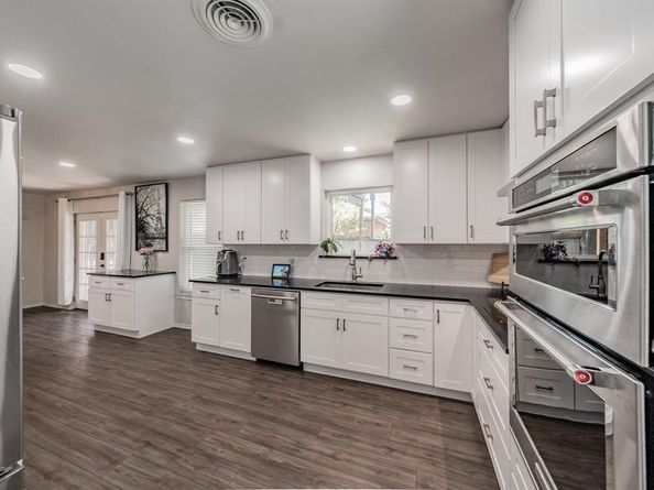 1718  Millmar Circle , Dallas Texas 75228