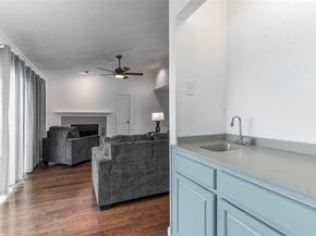 2732  Copper Creek Drive  201, Arlington Texas 76006