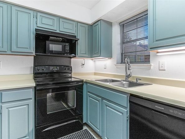 2732  Copper Creek Drive  201, Arlington Texas 76006