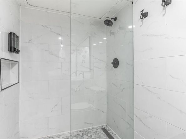 2732  Copper Creek Drive  201, Arlington Texas 76006