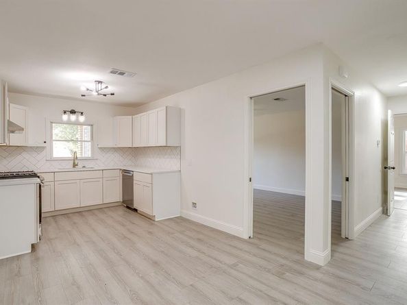 3973 W Spurgeon Street , Fort Worth Texas 76133