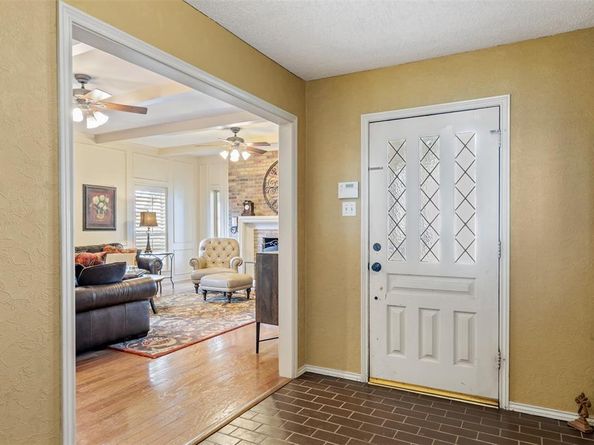 6906  Brentfield Drive , Dallas Texas 75248