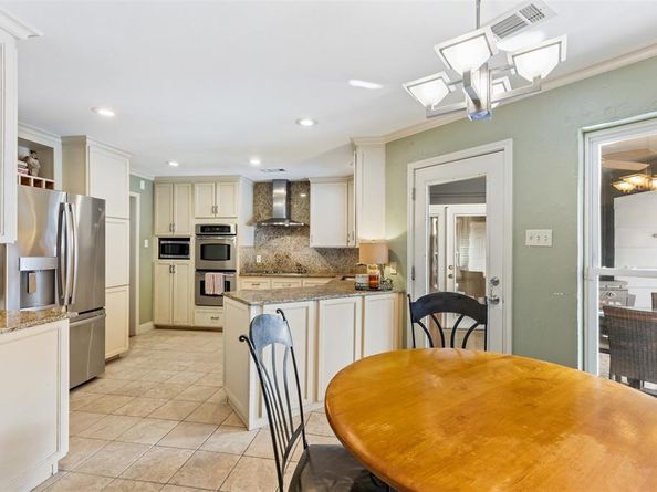 6906  Brentfield Drive , Dallas Texas 75248