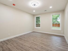 518 S Cockrell Hill Road , Cockrell Hill Texas 75211