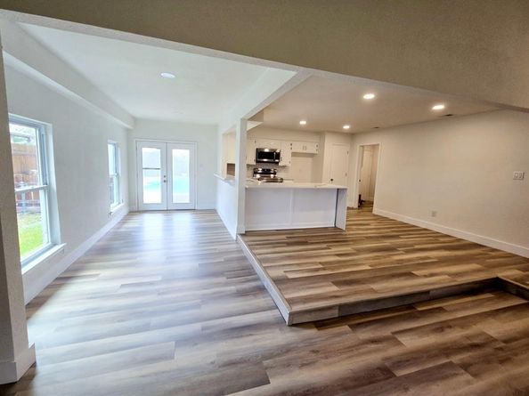 553  Doral Place , Garland Texas 75043