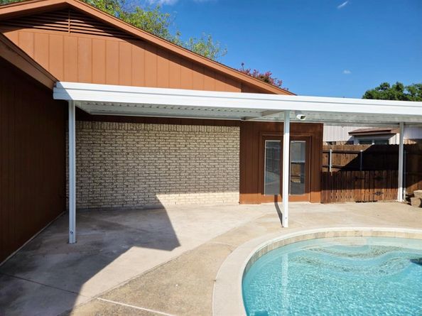 553  Doral Place , Garland Texas 75043